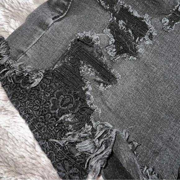 AMERICAN EAGLE black shorts - Picture 2 of 4